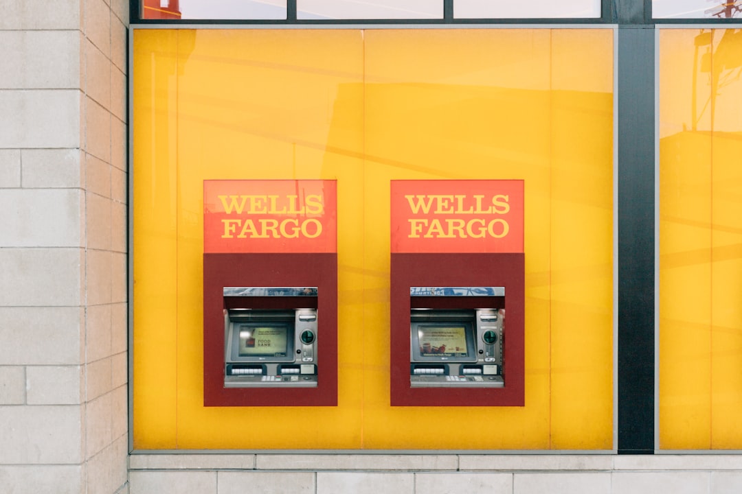 wells-fargo-atm-machines-ln8zram3vmi